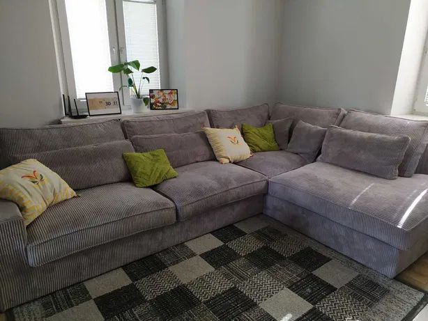 Wygodny szruksowy narożnik w mieszkaniu Klienta