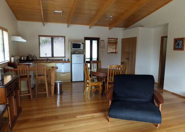 Jak urządzić salon z aneksem kuchennym 20m2? ? 8