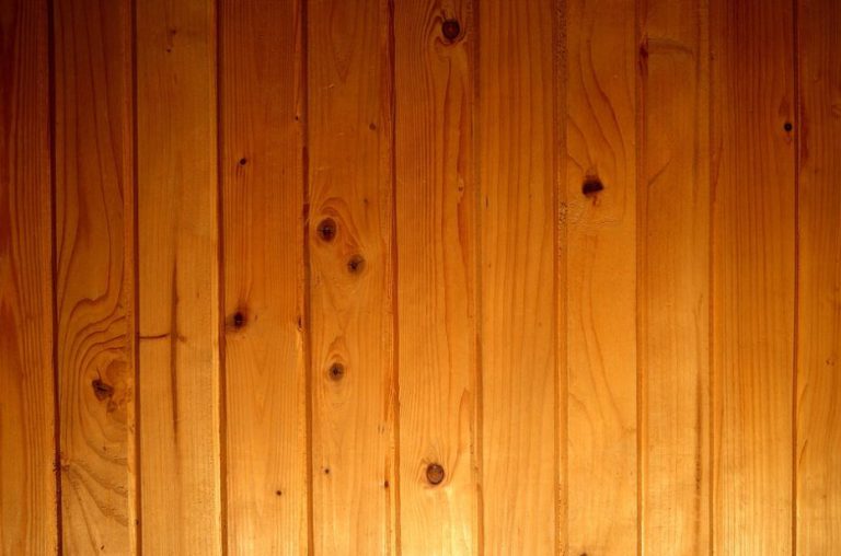 Boazeria drewniana z lat 80-tych – jak o nią zadbać?