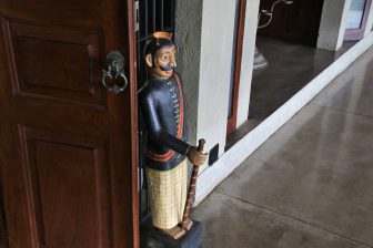 Jakie są aranżacje przedpokoju wąskiego? 4