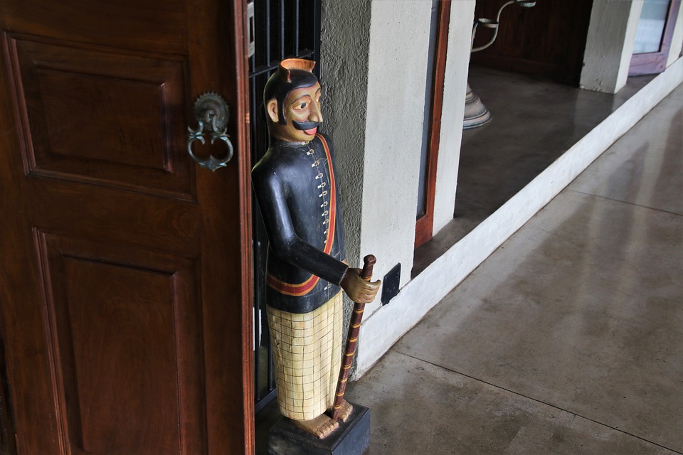 Jakie są aranżacje przedpokoju wąskiego? 1