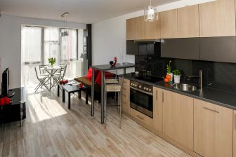 Jak oddzielić kuchnię od salonu w 3 krokach? 2