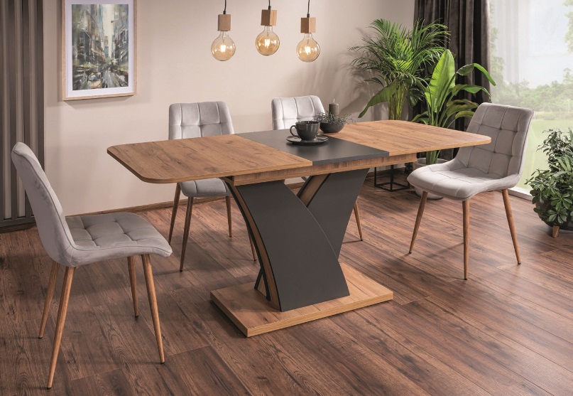 Stoły i krzesła w Turowie