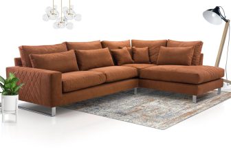 Nowoczesny duży narożnik z głębokim siedziskiem na wysokich nogach z super poduchami