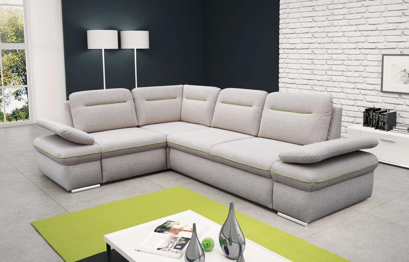 Narożnik na środku pokoju w dużym salonie