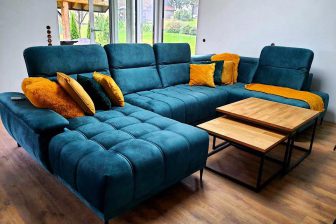 Granatowy narożnik w kształcie podkowy