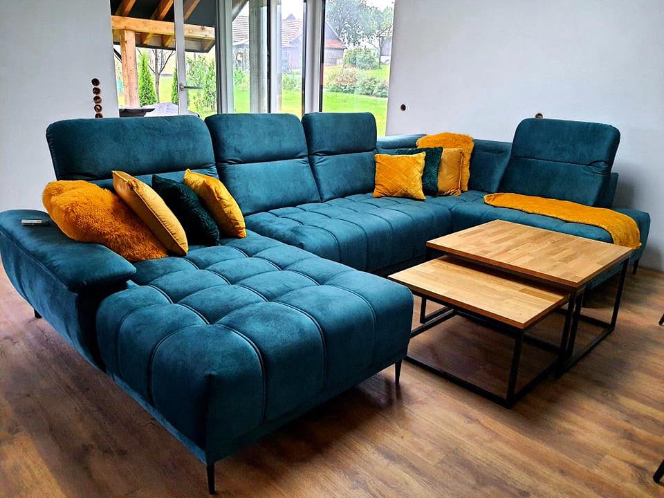 Granatowy narożnik w kształcie podkowy