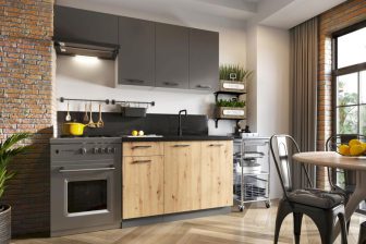 Kuchnia industrialna szarośc z drewnem