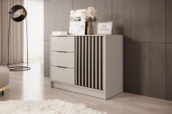 Mała komoda kaszmi z czarnymi lamelami