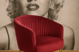 Bordowy fotel glamor ze złotymi nogami
