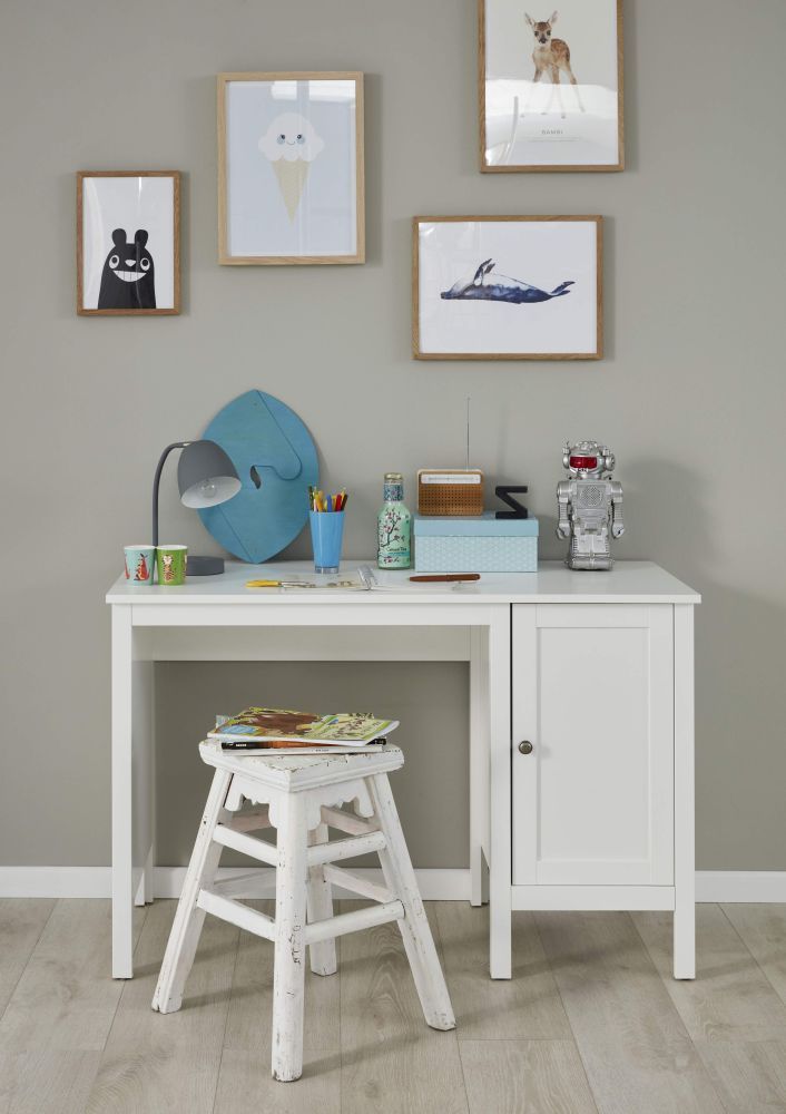 Białe biurko dla dzieci w angielskim stylu