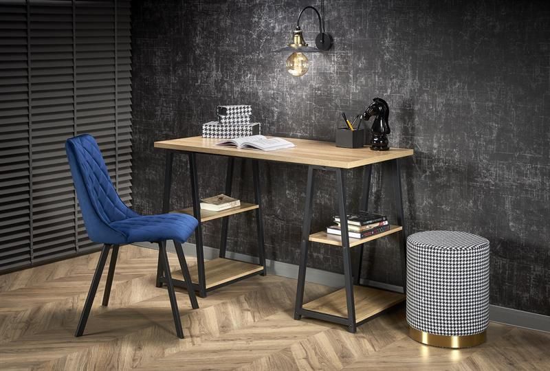 Stylowe biurko loft na tle aranżacji loftowej