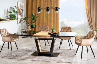 Elegancji stół do jadalni z wygodnymi stołami