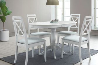 Rozkładany owalny biały stół prowansalski z krzesłami