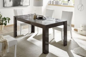 Ciemny stół glamour z dekorem