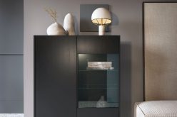 Czarna witryna na złotych nogach GOLDEN 2