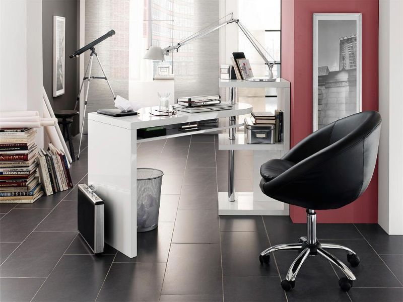 Białe biurko biurowe