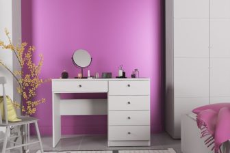 Białe biurko toaletka z szufladami