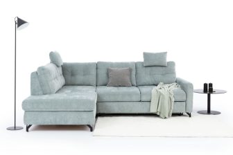 Jasna kanapa narożna z regulowanymi oparciami z funkcja spania codziennego