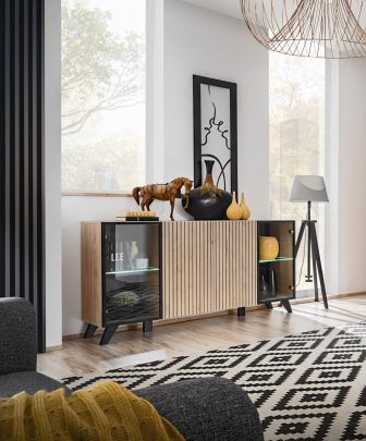 Komoda lamelowa ze szklanymi drzwiczkami