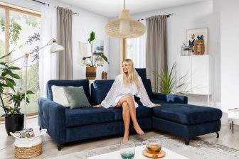 Cudowny narożnik z regulowanym oparciem z funkcją spania codziennego