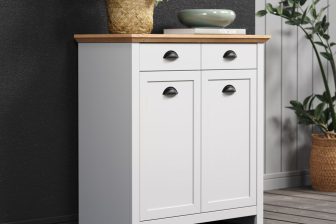 Mała komoda do przedpokoju w stylu angielskim