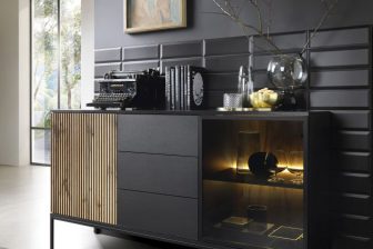 Komoda z podświetlaną witryną