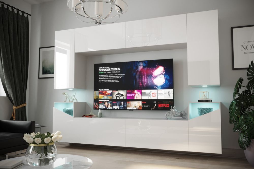 Wisząca meblościanka biała połysk z telewizorem pośrodku szafek