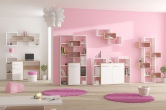 Biała meblościanka doa dzieci z regałem i z półkami