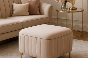 Pufa ze złotymi nogami glamour