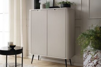 Wysoka komoda kaszmirowa na nogach