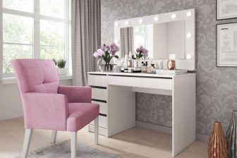 Biała toaletka z lustrem LED