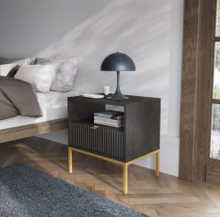 Czarny stolik nocny strukturalny ze złotymi nogami