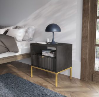 Czarny stolik nocny strukturalny ze złotymi nogami