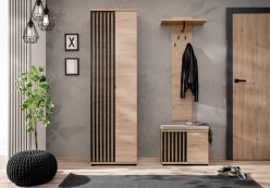 Meble do małego przedpokoju z lamelami