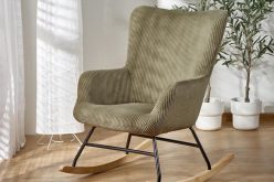 Oliwkowy fotel ze sztruksu na płozach