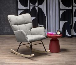 Szary fotel na biegunach bardzo miękki