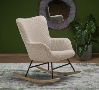Beżowy sztruksowy fotel na płozach z funkcją kołyski