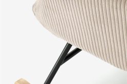 Sztruksowy fotel na płozach z funkcją kołyski BAJADERA 1