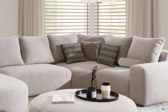 Duża okrągła pufa do salonu