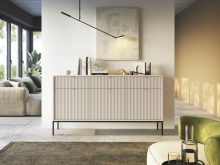 Wielka komoda kaszmirowa z czarnymi nogami