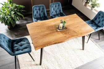 Ile miejsca na krzesło przy stole