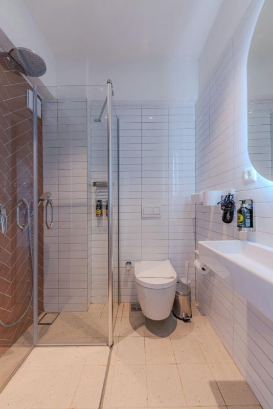 Biały montaż co to