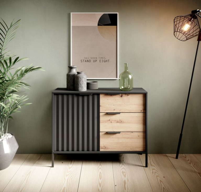 Mała komoda z szufladami