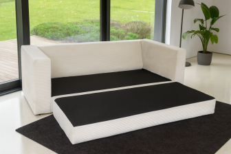 Sofa rozkładana z materacem z dużą powierzchnią spania