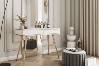 Ekskluzywna toaletka biała ze złotem