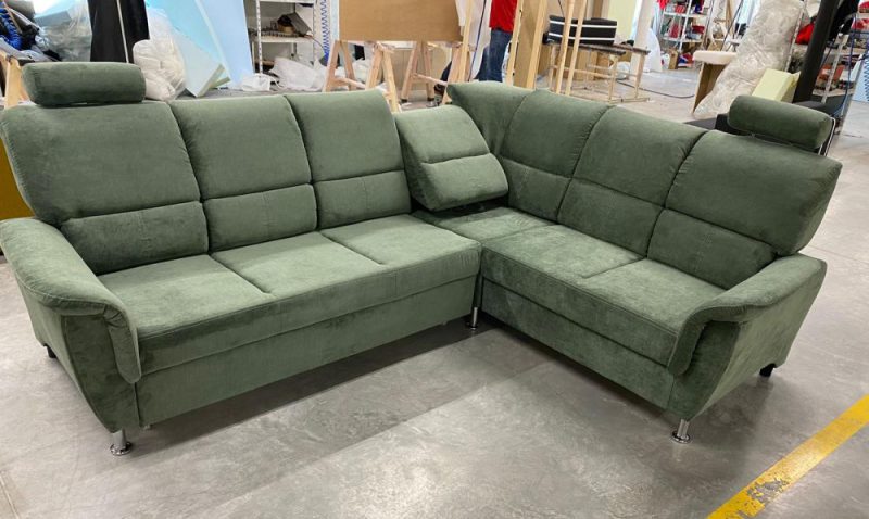 Sofa narożna w starym stylu