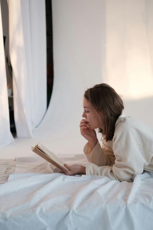 Spanie na samym materacu