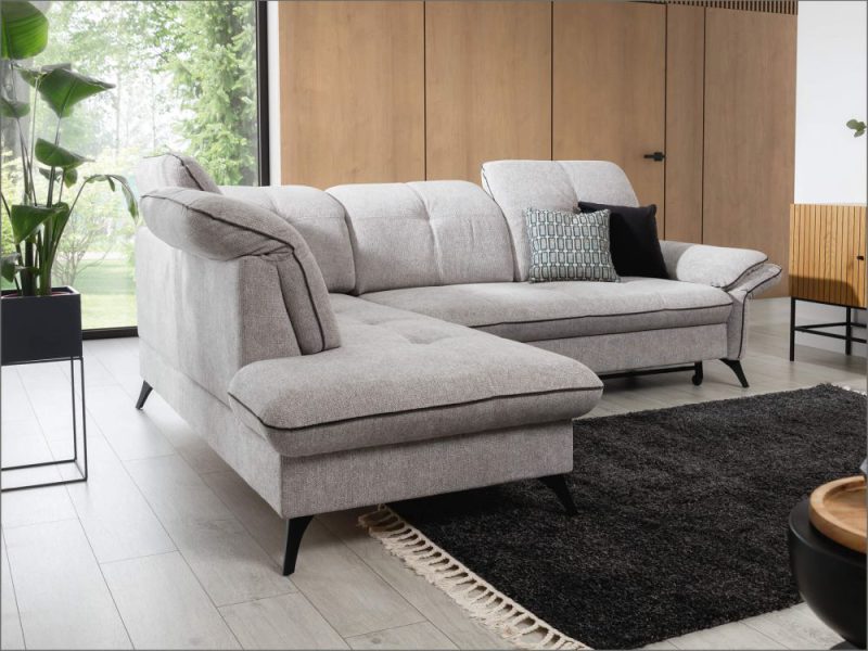 Mały narożnik z funkcją spania do małego mieszkania w bloku