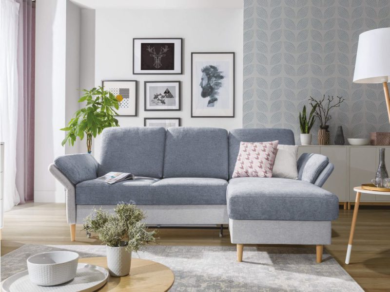 Mały narożnik z funkcją spania do salonu z regulowanymi podłokietnikami